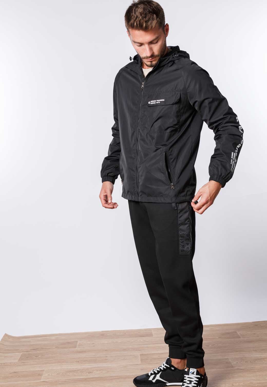 מעיל רוח עם הדפס כיתוב על השרוול גברים - Pepe Jeans