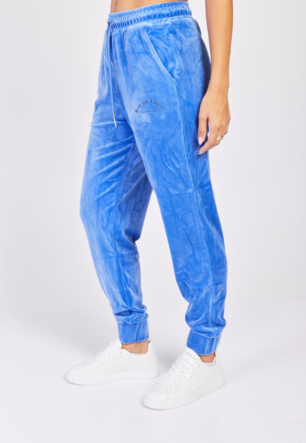 מכנסי טרנינג קטיפה עם לוגו נשים - Juicy Couture