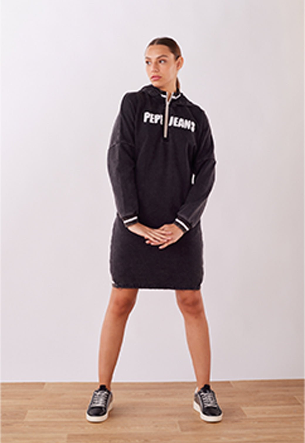 שמלת קפוצ׳ון טרנינג נשים - Pepe Jeans