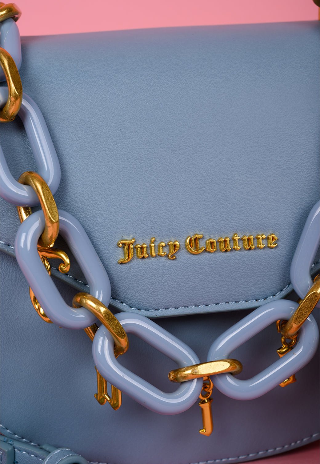 תיק כתף מגורען עם שרשרת - Juicy Couture