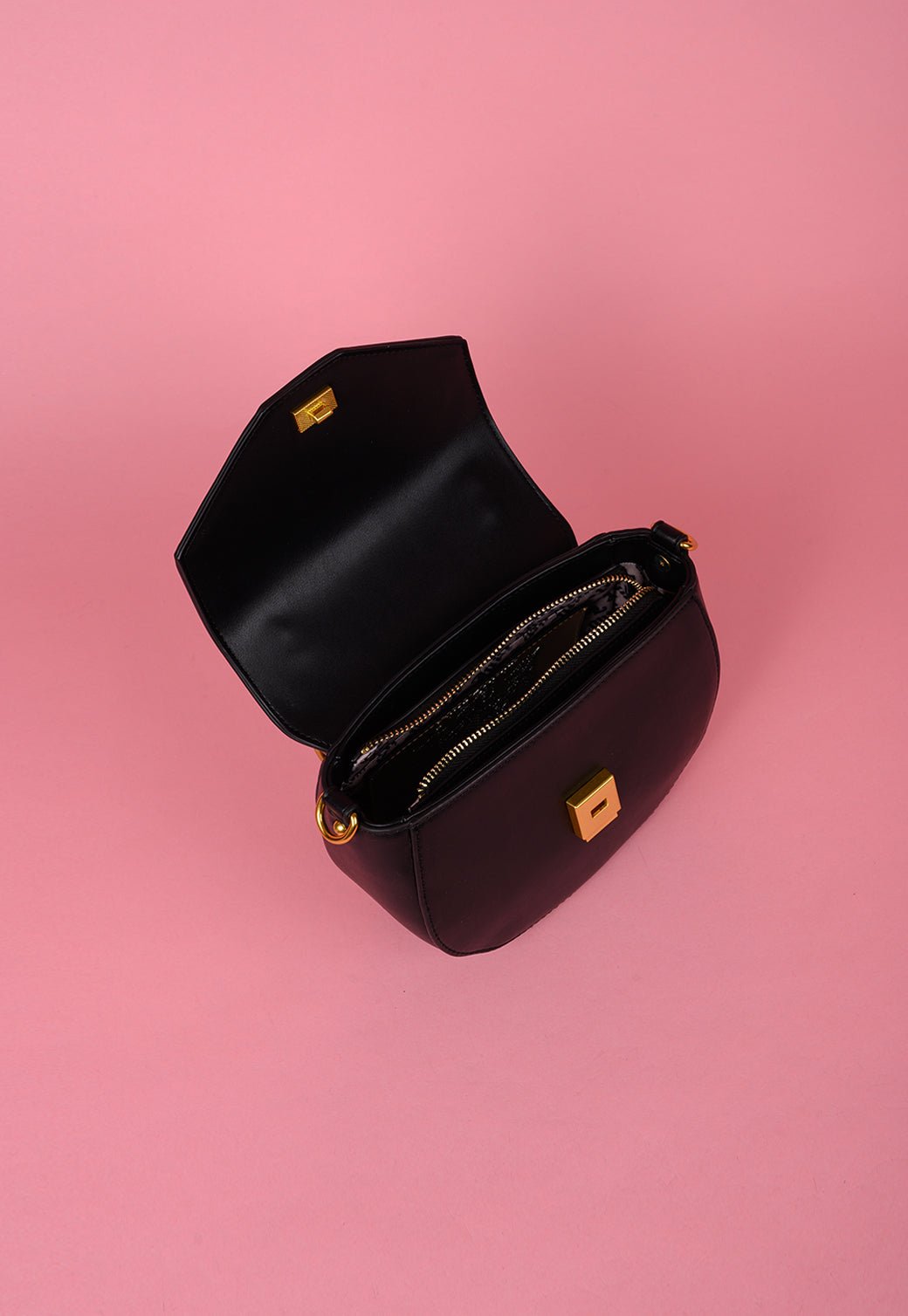 תיק כתף מגורען עם שרשרת - Juicy Couture