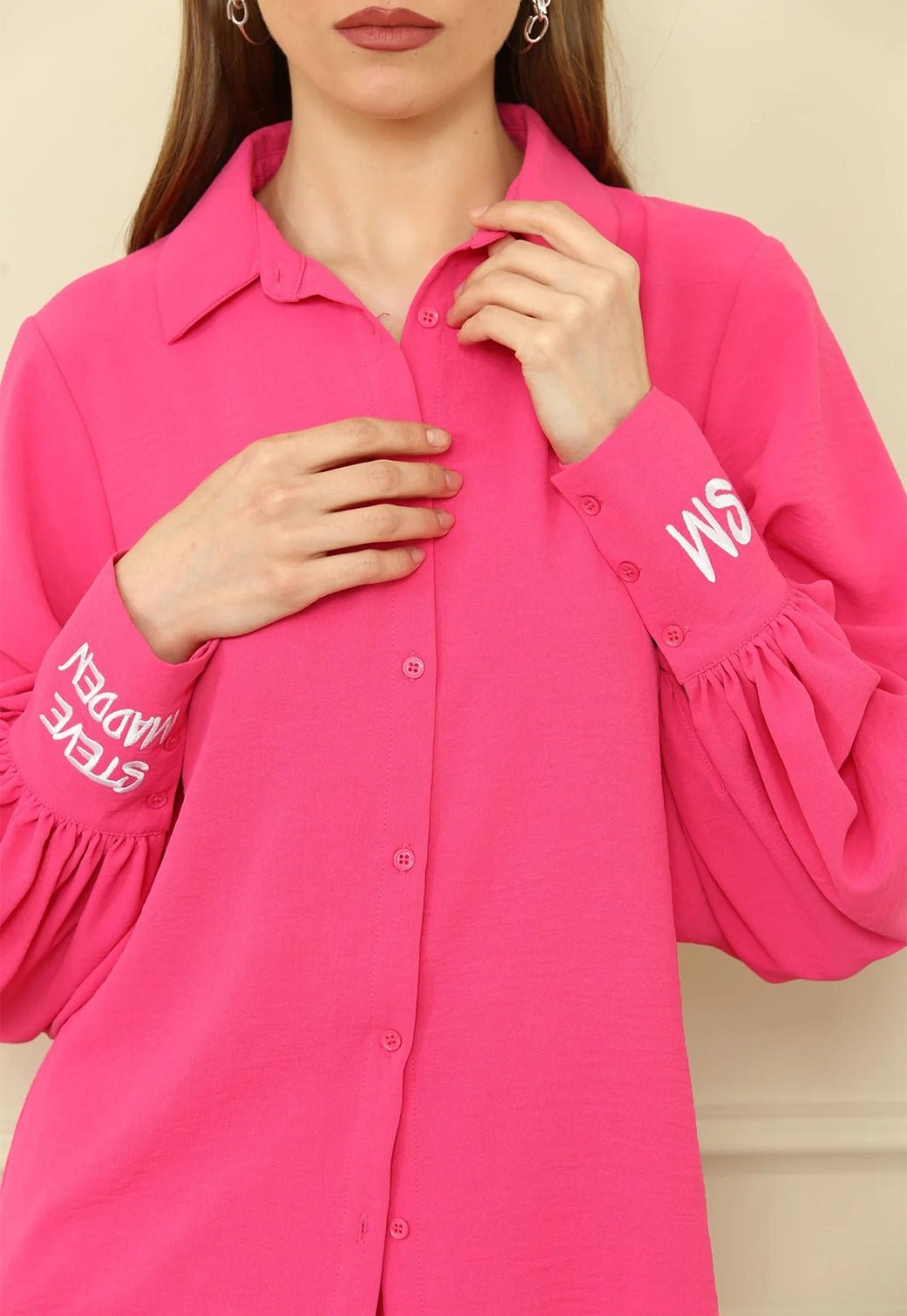 חולצה מכופתרת עם לוגו חפתים ויקטוריה נשים - Steve Madden