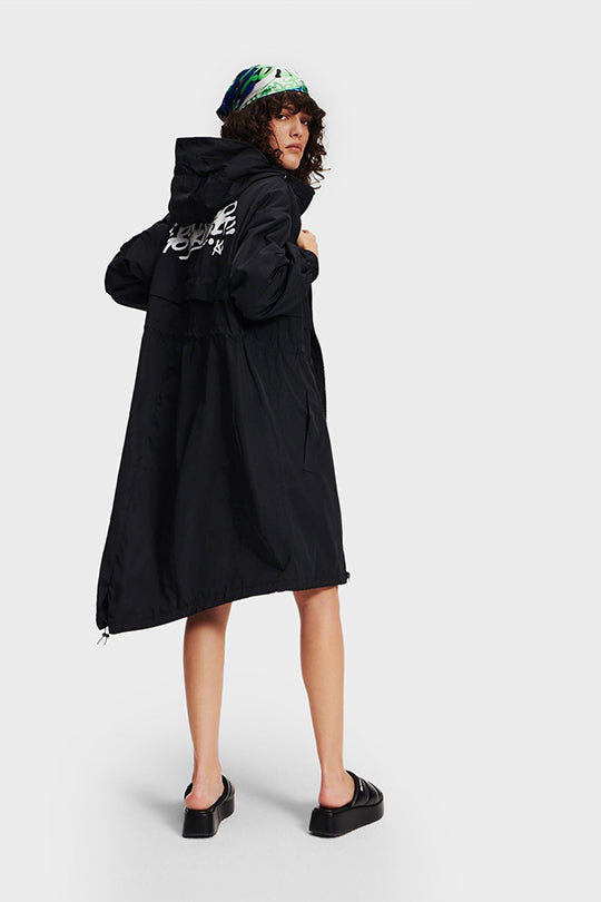מעיל רוח Graffiti Summer Parka של Karl Lagerfeld לנשים בצבע שחור