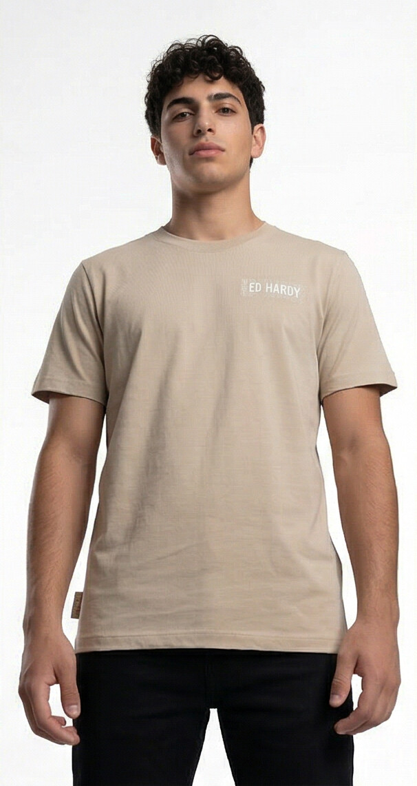 טי שירט Ed Hardy לגברים בצבע סאנד עם תווית לוגו בחזה