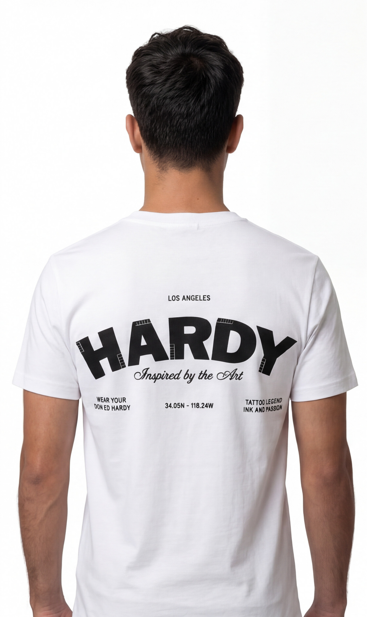 טי שירט Ed Hardy לגברים בצבע לבן עם הדפס HARDY שחור גדול בגב