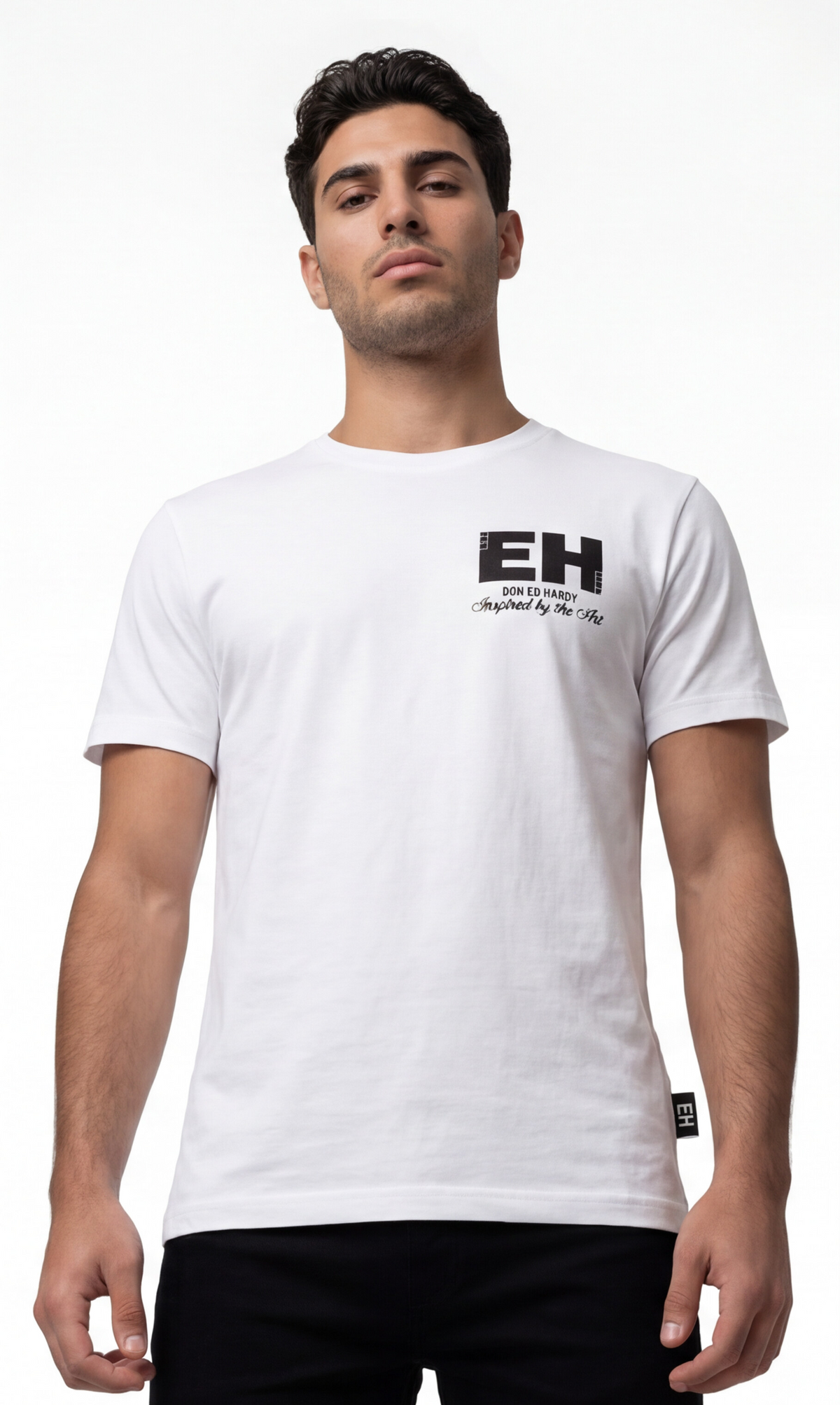 טי שירט Ed Hardy לגברים בצבע לבן עם הדפס HARDY שחור גדול בגב