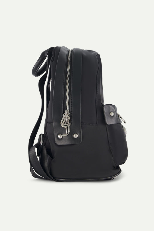 תיק גב SKY Juicy Couture לנשים בצבע שחור עם לוחית לוגו מתכתית