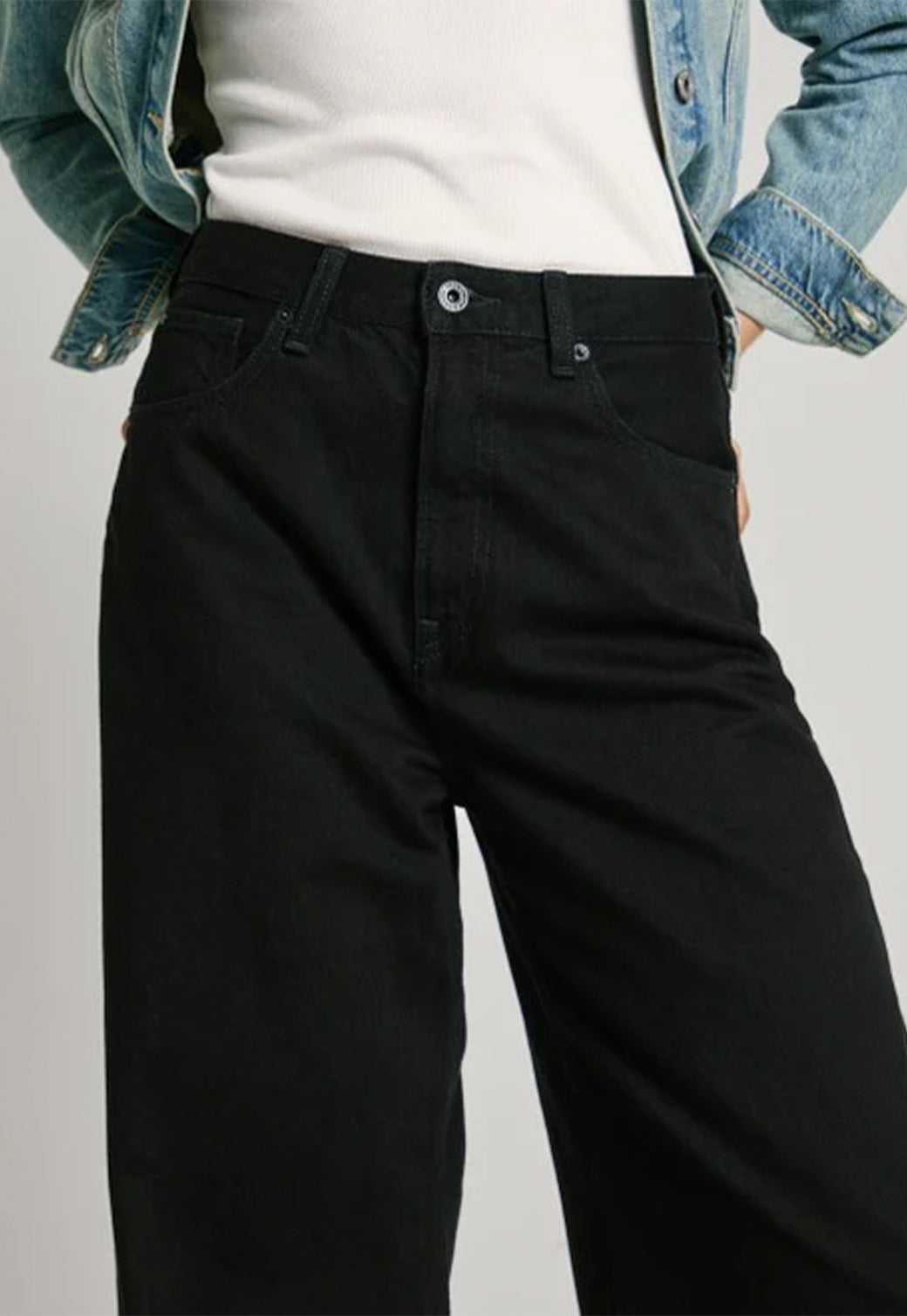 ג'ינס WIDE LEG בגזרה רחבה בצבע שחור