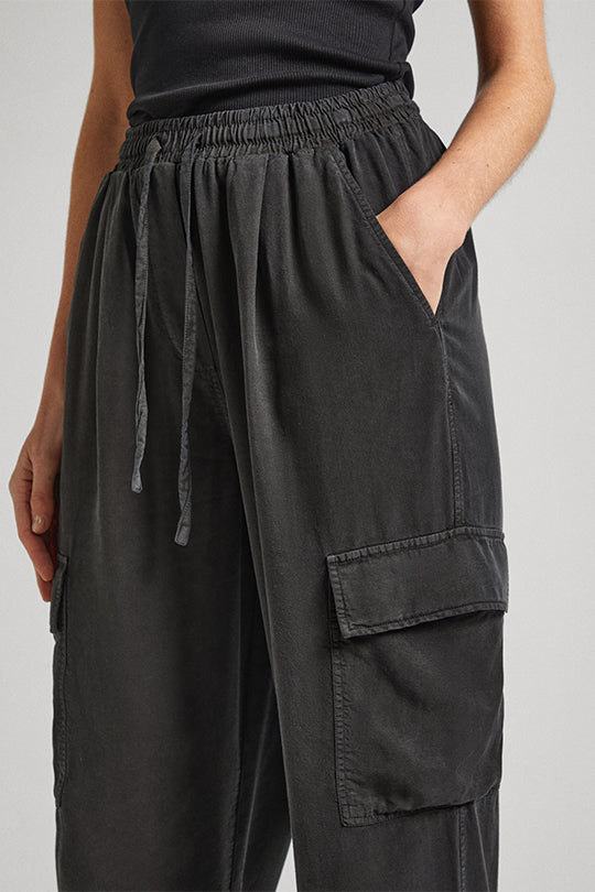 מכנסי קרגו EVA Pepe Jeans לנשים בצבע אפור עם מותן אלסטית