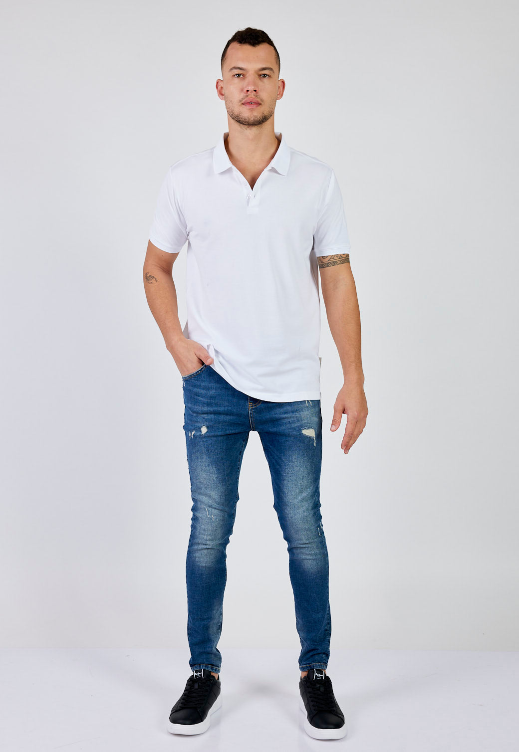 ג'ינס SUPPER SKINNY בגזרה צמודה בצבע דנים כהה