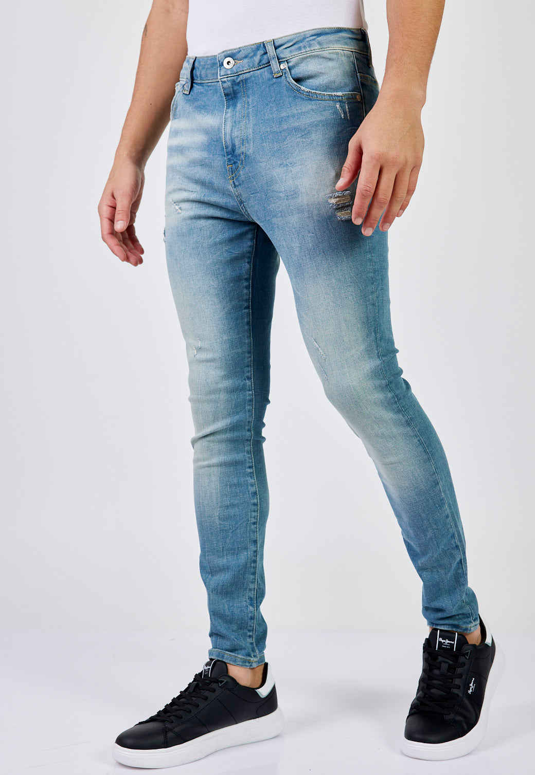 ג'ינס SUPPER SKINNY בגזרה צמודה