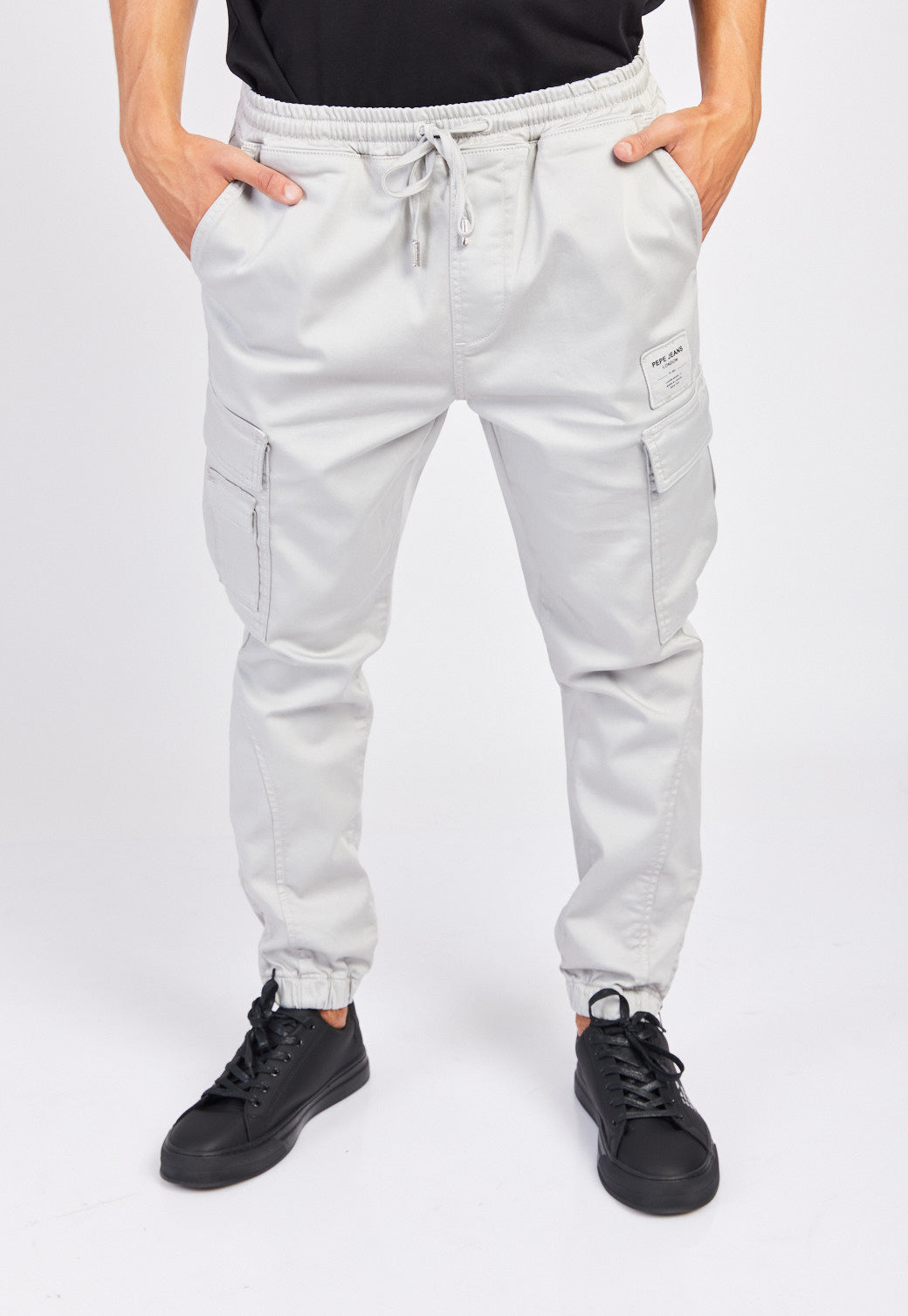 מכנסי ג’וגר אפורים לגברים עם כיסי קארגו של Pepe Jeans

