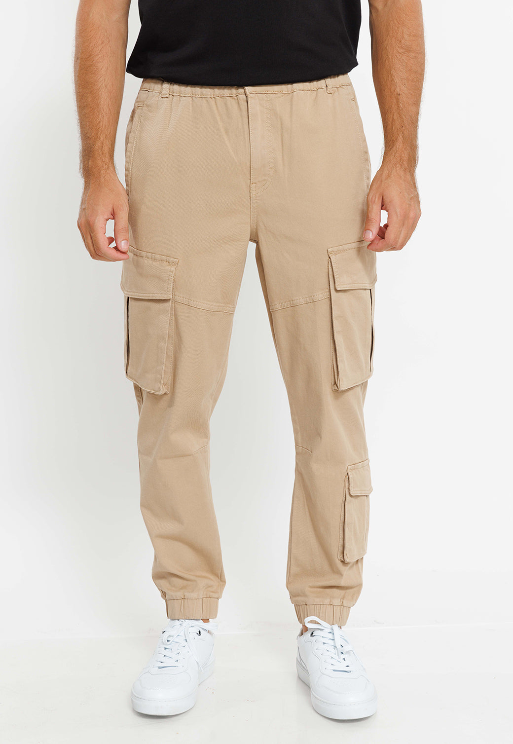 מכנסי קארגו לגברים בצבע בז' עם כיסים צדדיים מבית Pepe Jeans

