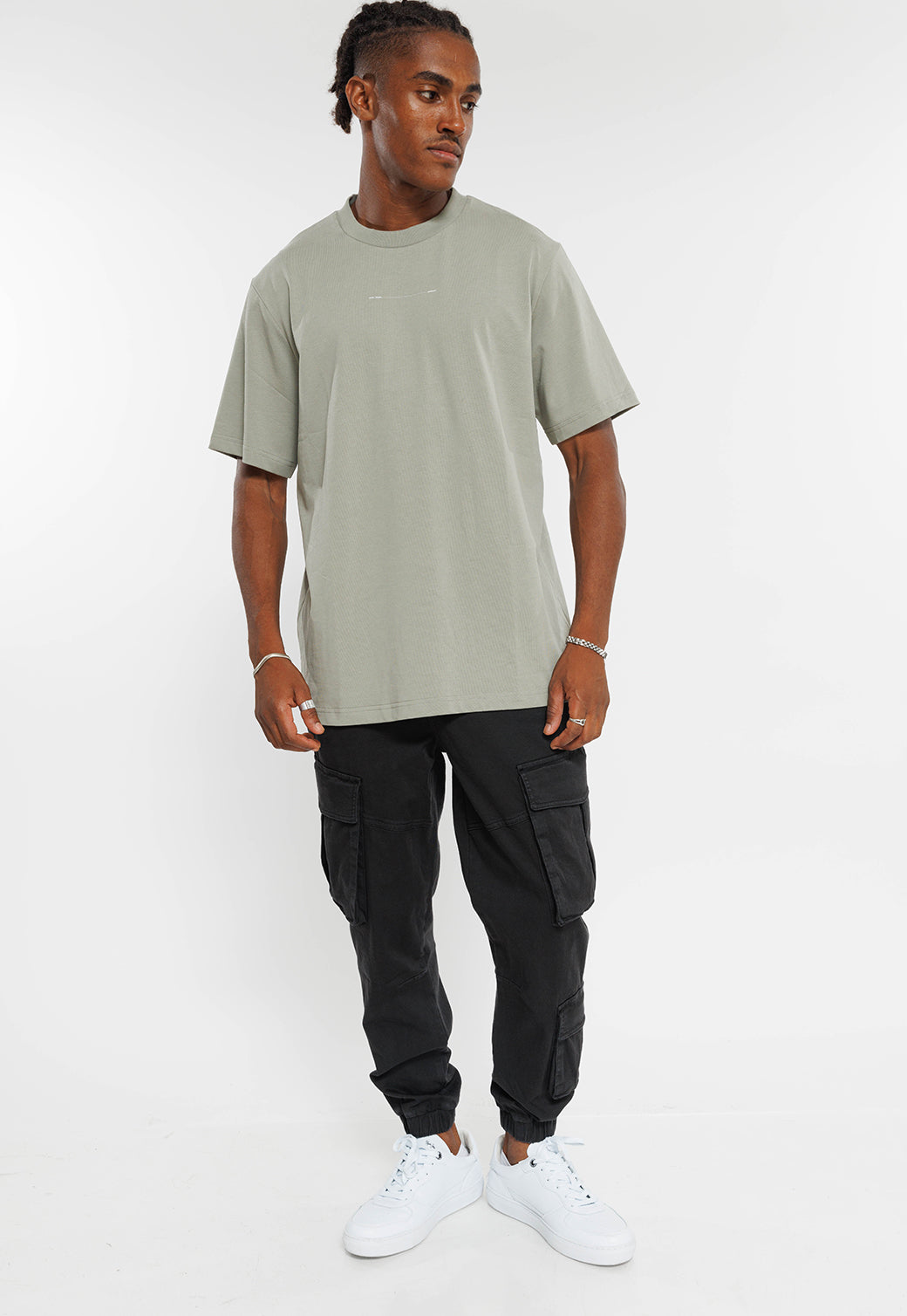 מכנסי קארגו בגזרה מחויטת בצבע שחור לגברים