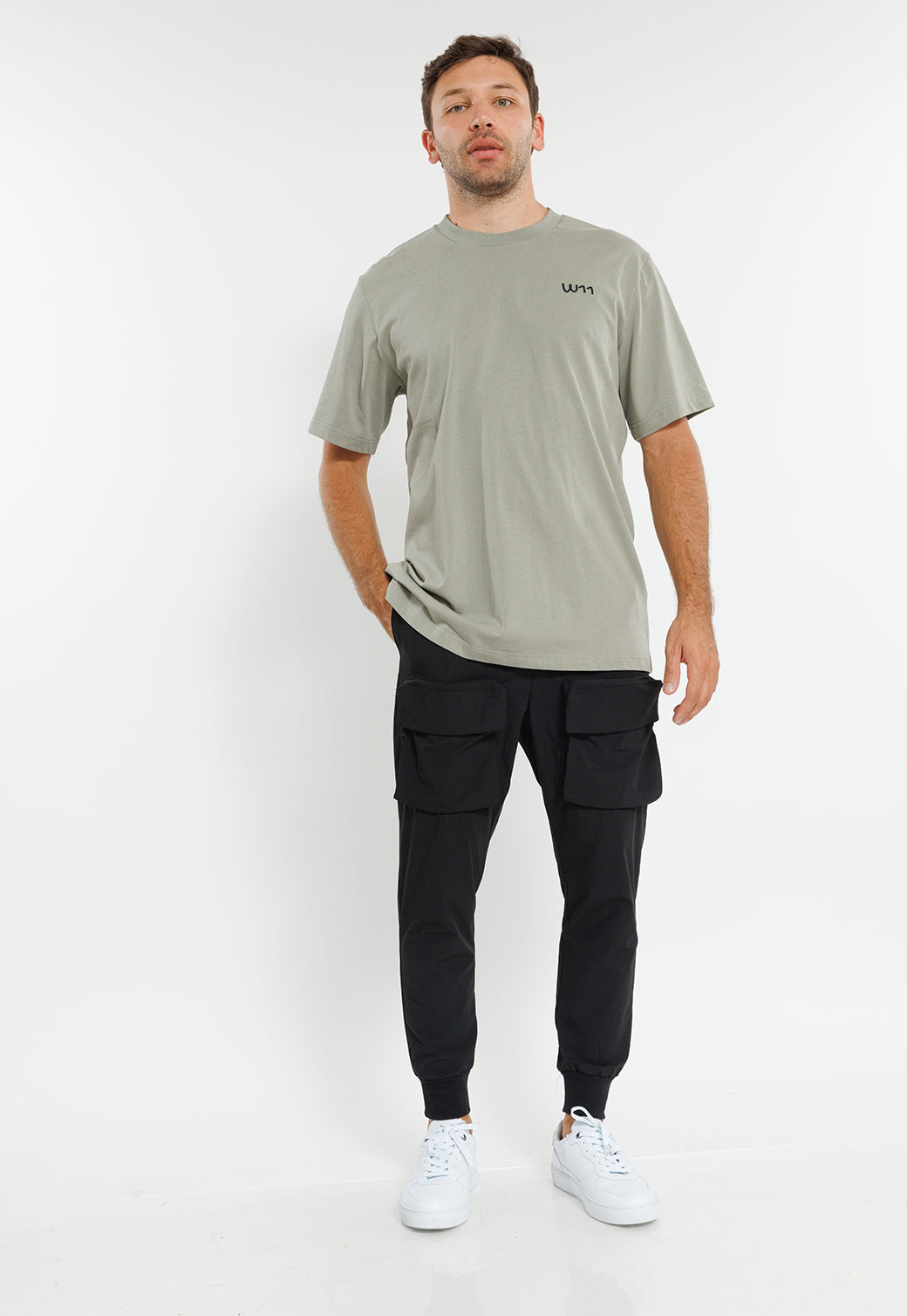 מכנסי דגמ"ח עם כיסים גדולים לגברים בצבע שחור