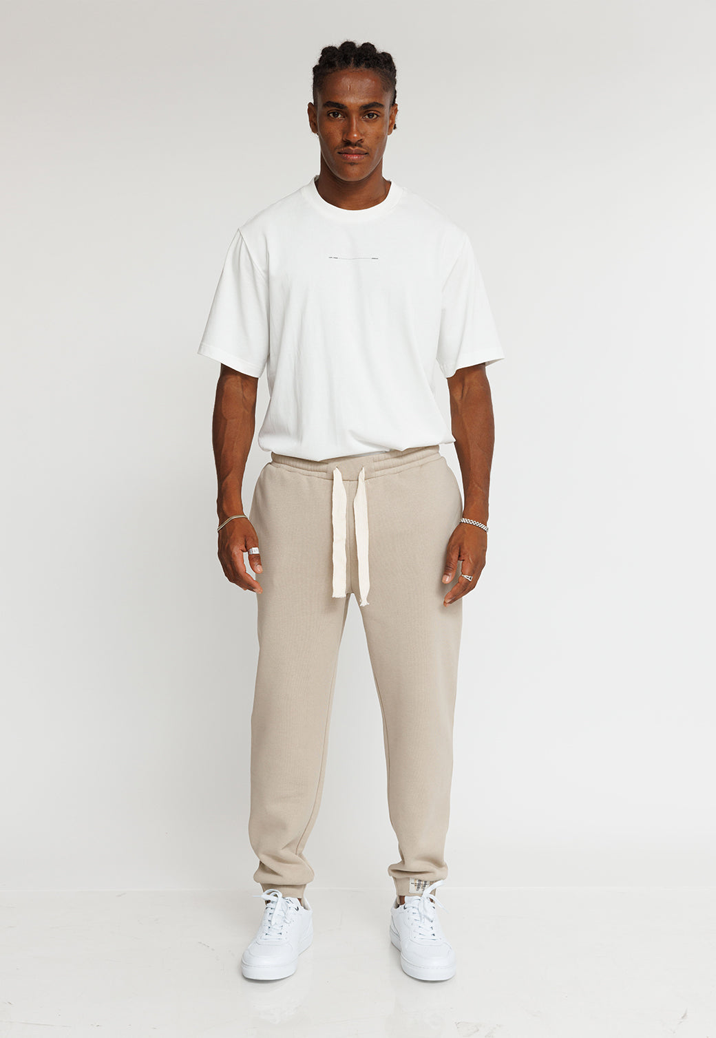 מכנסי טרנינג עם שרוך רחב לגברים בצבע בז'