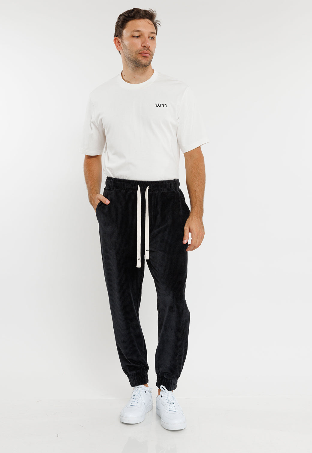 מכנסי קורדרוי עם שרוך לגברים בצבע שחור