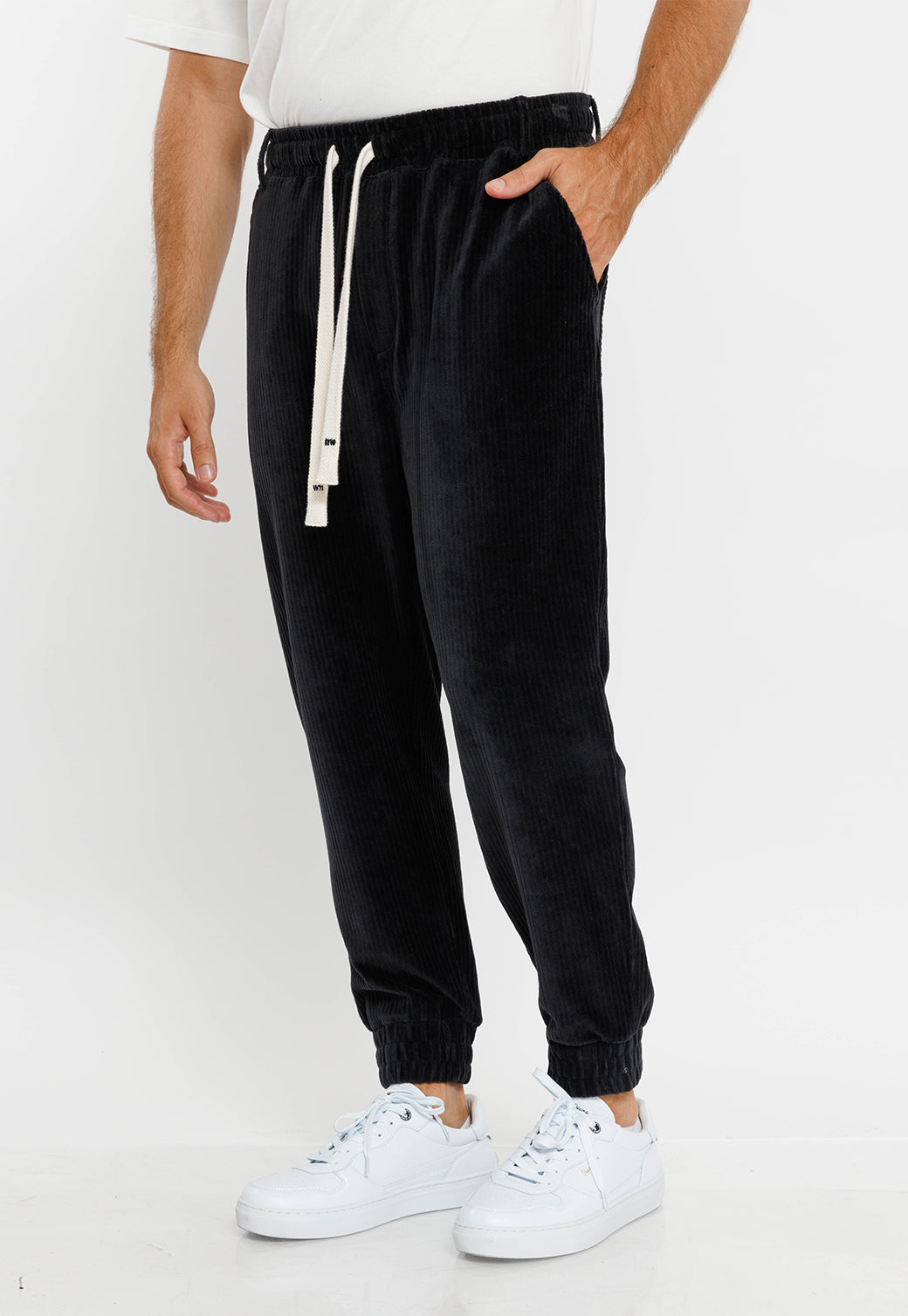 מכנסי קורדרוי עם שרוך לגברים בצבע שחור