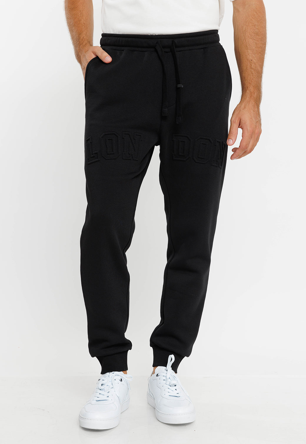 מכנסי טרנינג עם הדפס מובלט לגברים בצבע שחור