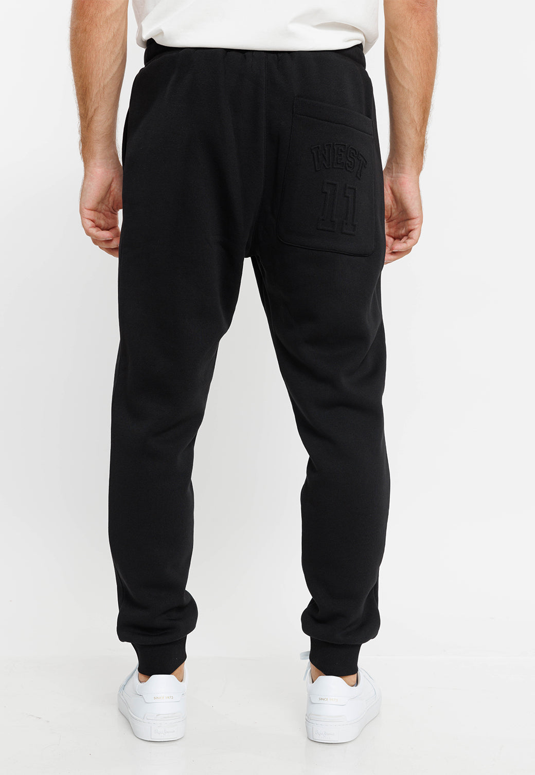 מכנסי טרנינג עם הדפס מובלט לגברים בצבע שחור