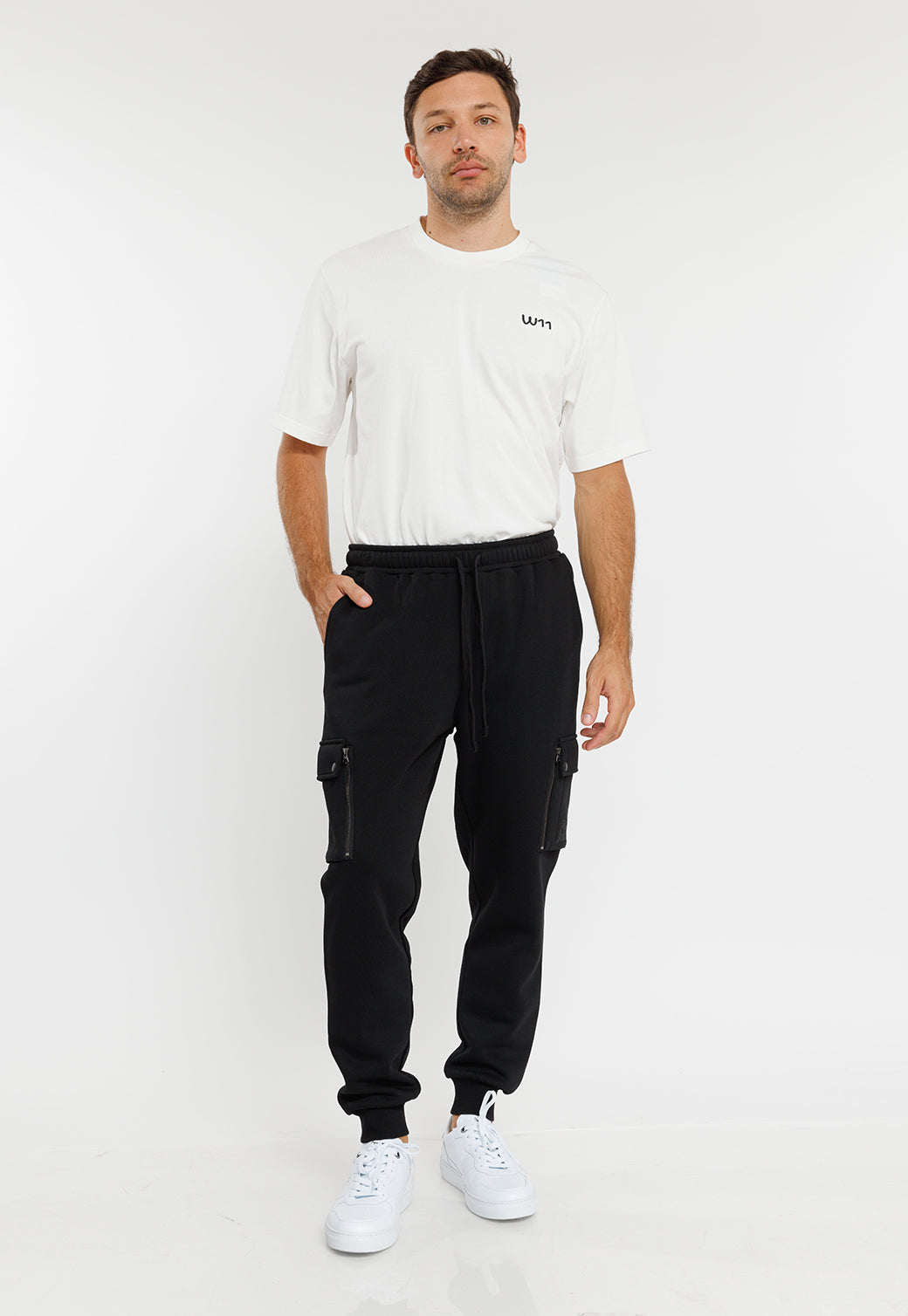מכנסי ג'וגר עם כיסי קארגו בצבע שחור לגברים