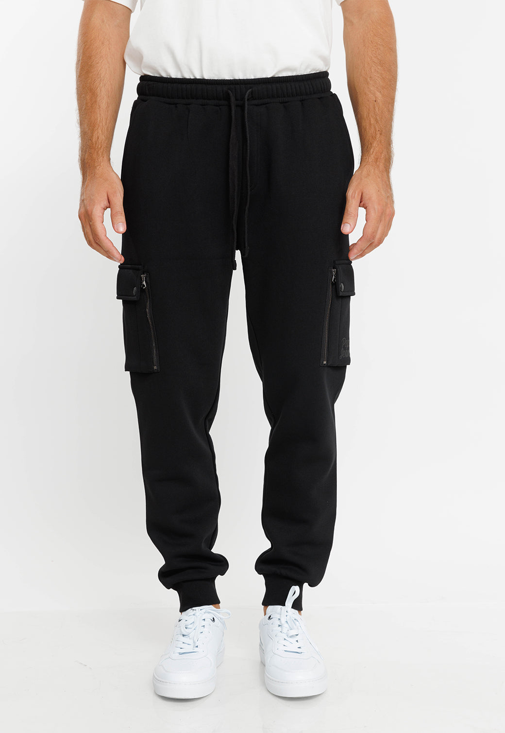 מכנסי ג'וגר עם כיסי קארגו בצבע שחור לגברים