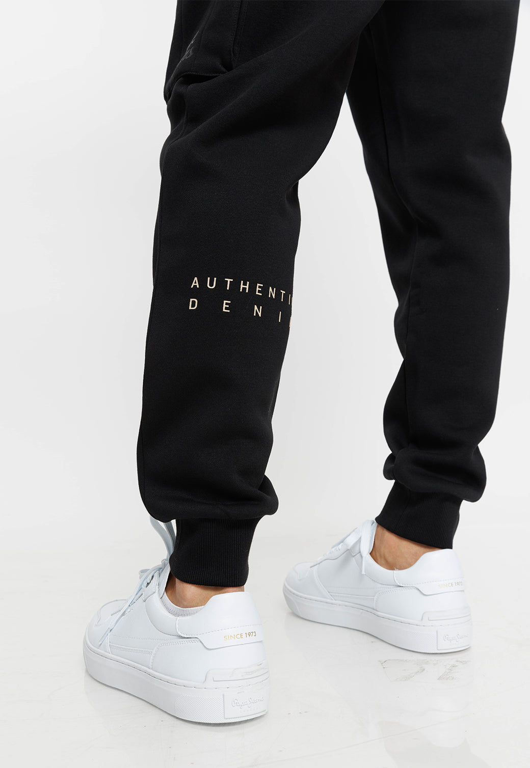 מכנסי ג'וגר עם כיסי קארגו בצבע שחור לגברים