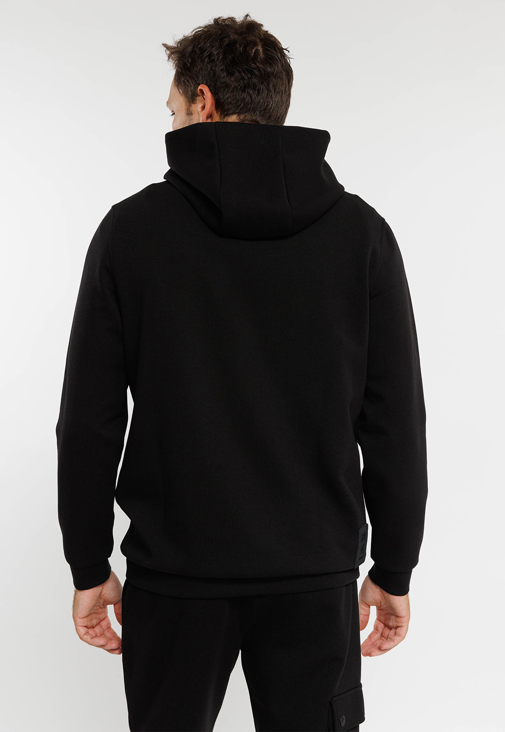 קפוצ'ון שחור עם גזרה חלקה לגברים