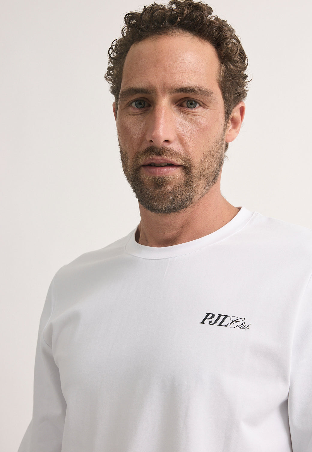 טי-שירט ארוכה לגברים בצבע לבן עם לוגו