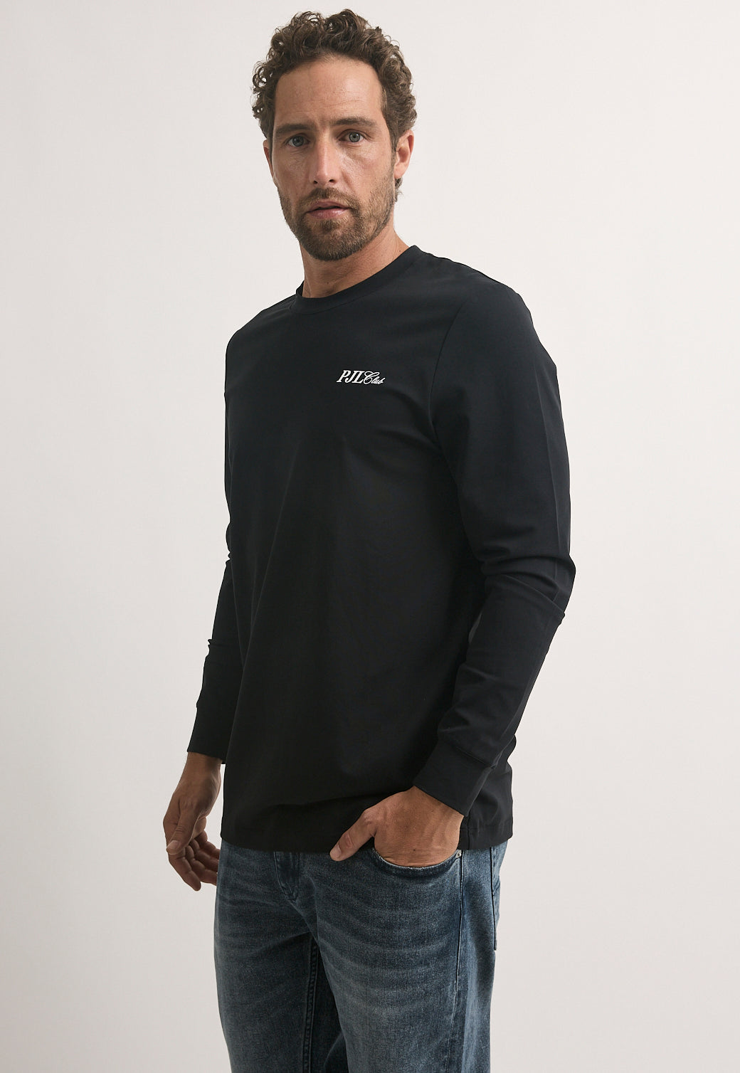 טי-שירט ארוכה לגברים בצבע שחור עם לוגו