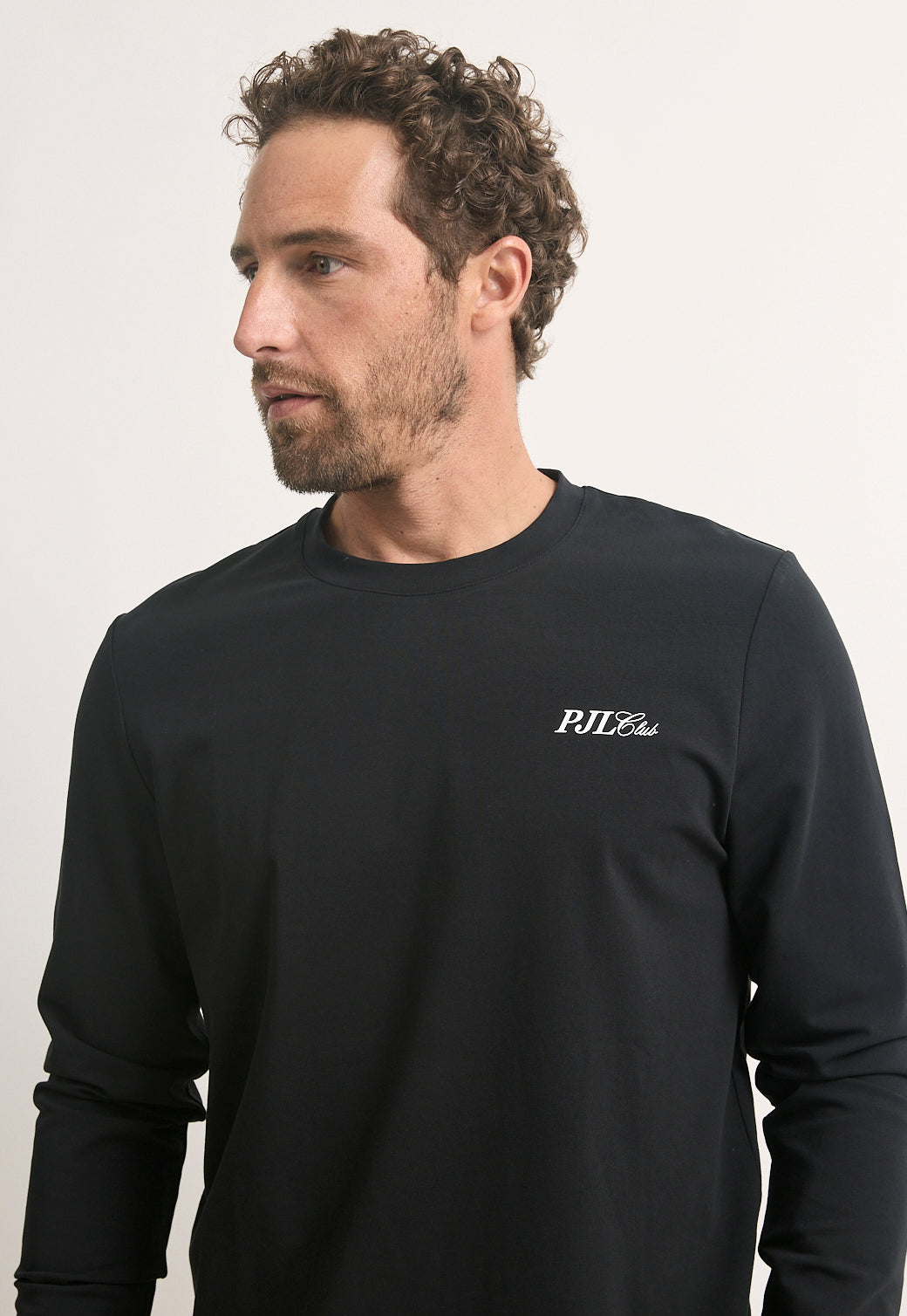 טי-שירט ארוכה לגברים בצבע שחור עם לוגו