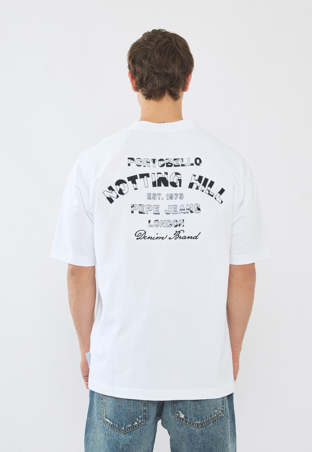 טי-שירט אוברסייז לגברים בצבע לבן עם לוגו