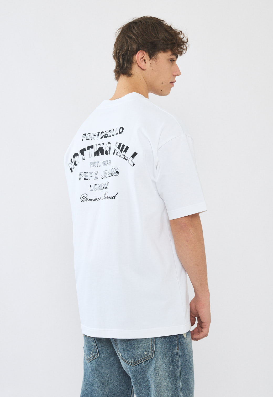 טי-שירט אוברסייז לגברים בצבע לבן עם לוגו