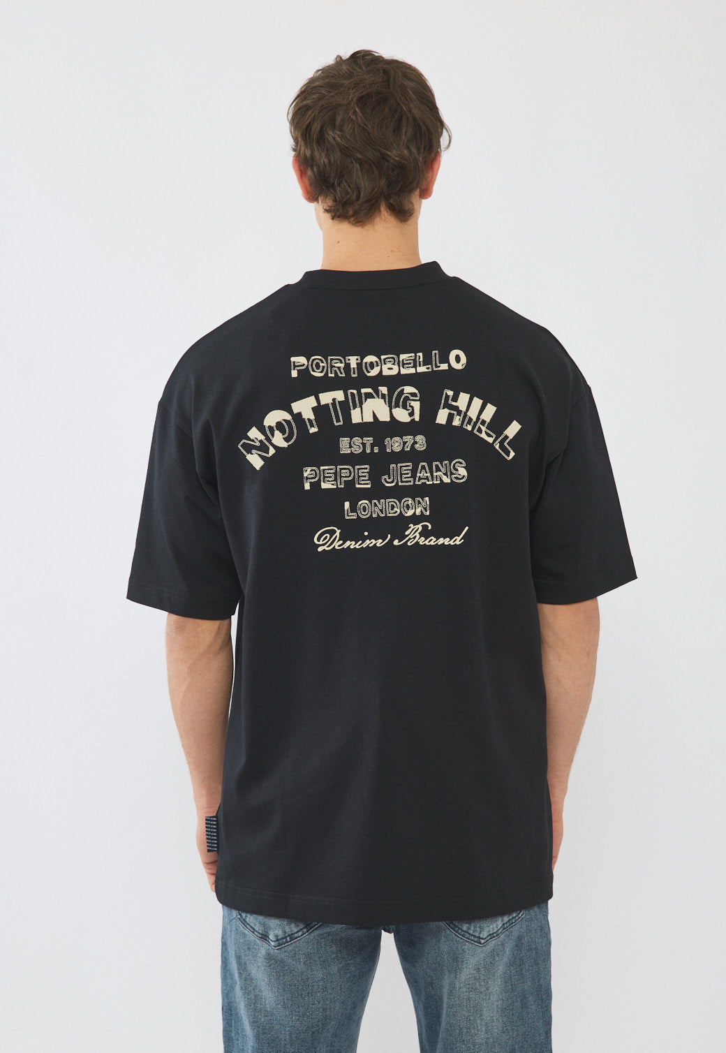 טי-שירט אוברסייז לגברים בצבע שחור עם הדפס לוגו גדול בגב