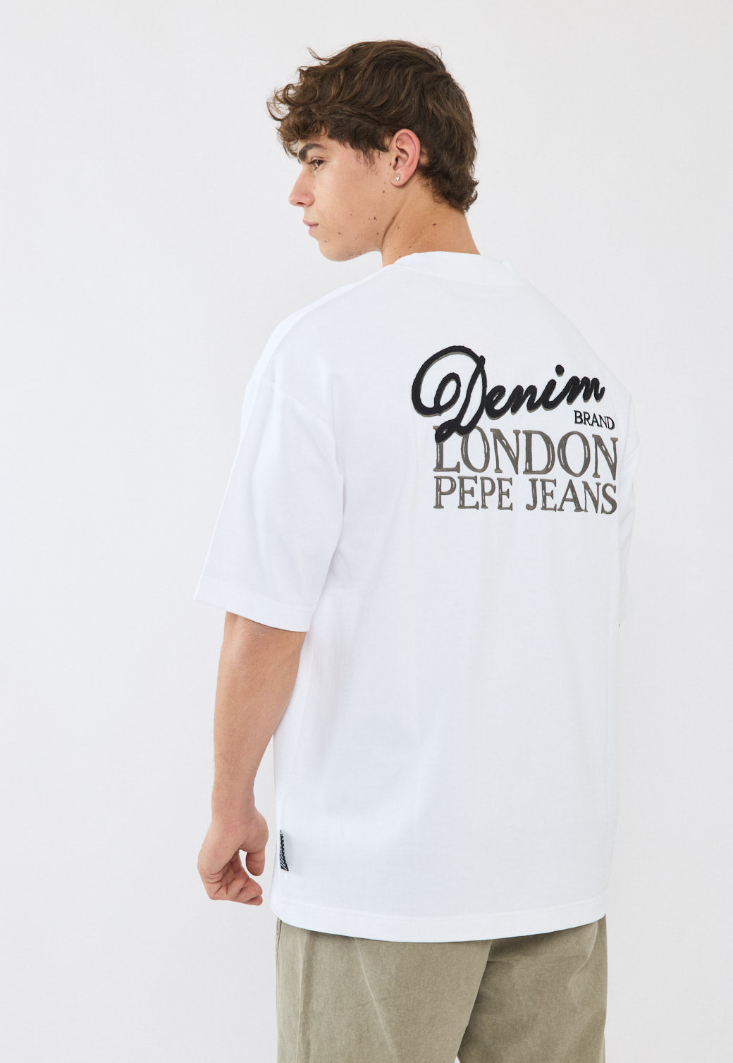 טי-שירט אוברסייז לגברים בצבע לבן עם הדפס