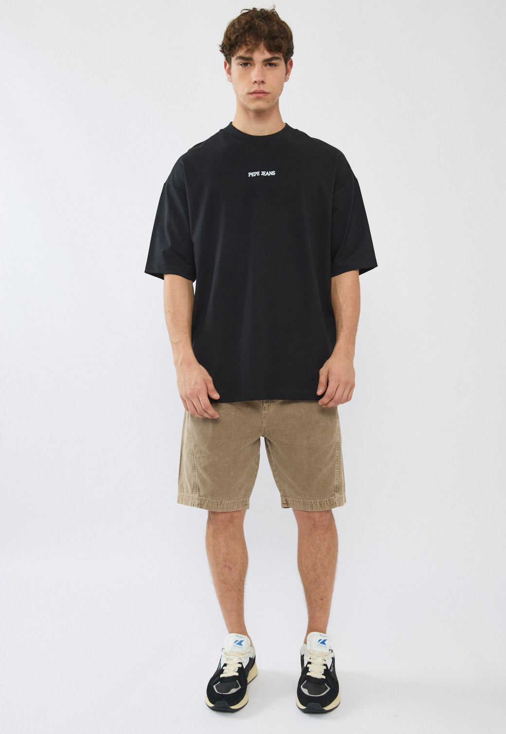 טי-שירט אוברסייז לגברים בצבע שחור עם הדפס