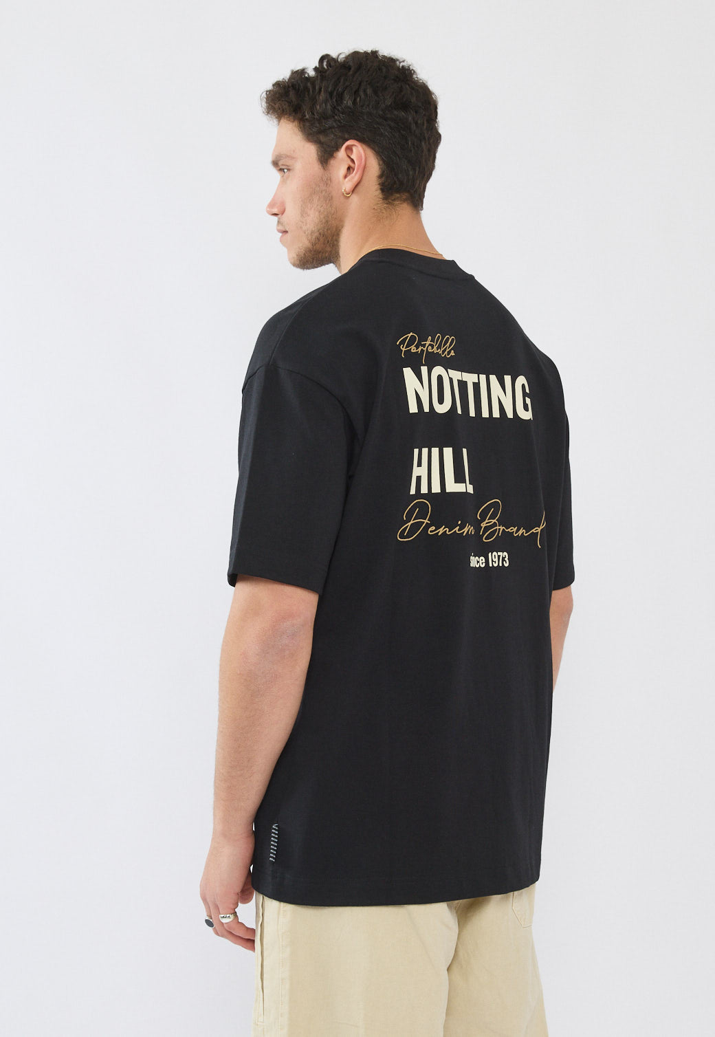 טי-שירט אוברסייז לגברים בצבע שחור עם הדפס בגב