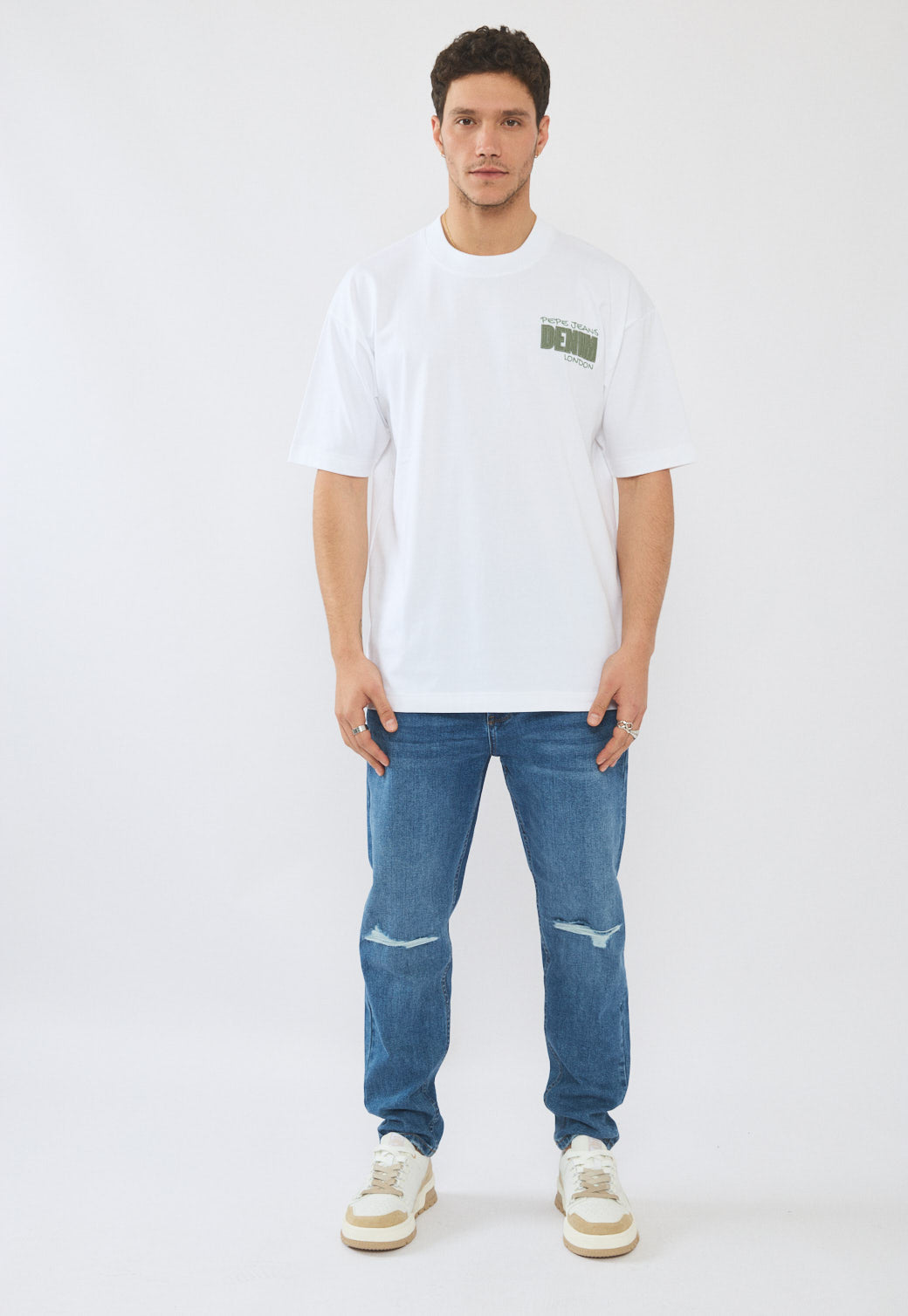 טי-שירט אוברסייז לגברים בצבע לבן