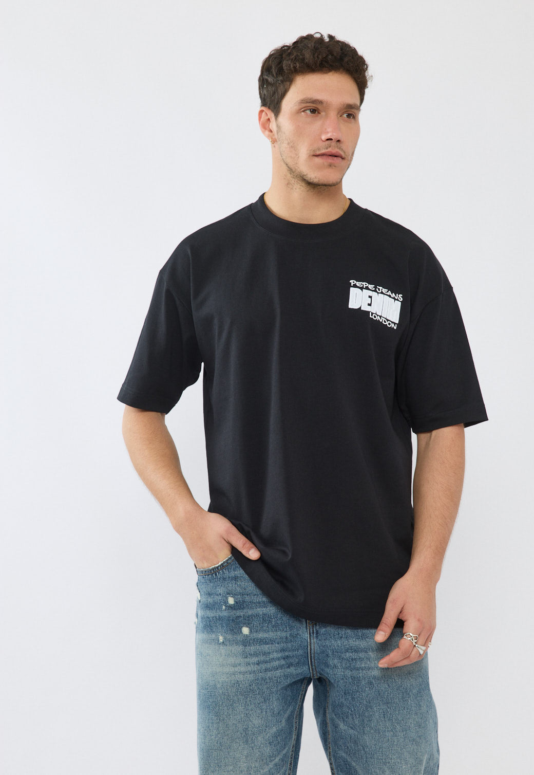 טי-שירט אוברסייז לגברים בצבע שחור