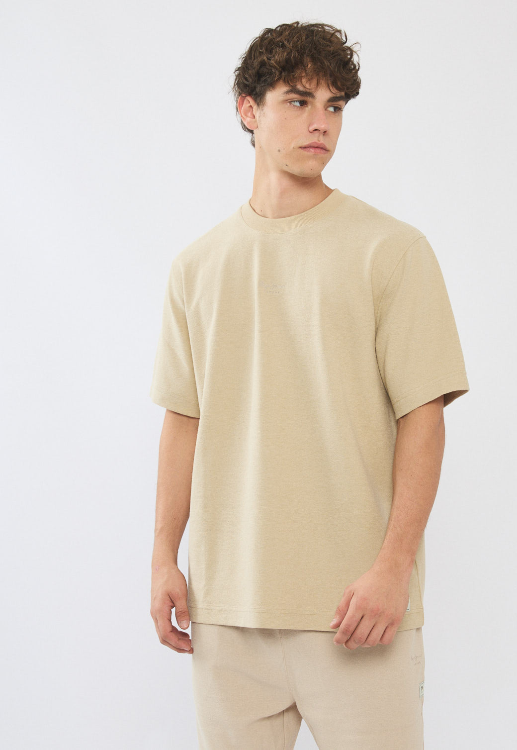 טי-שירט אוברסייז לגברים בצבע בז'