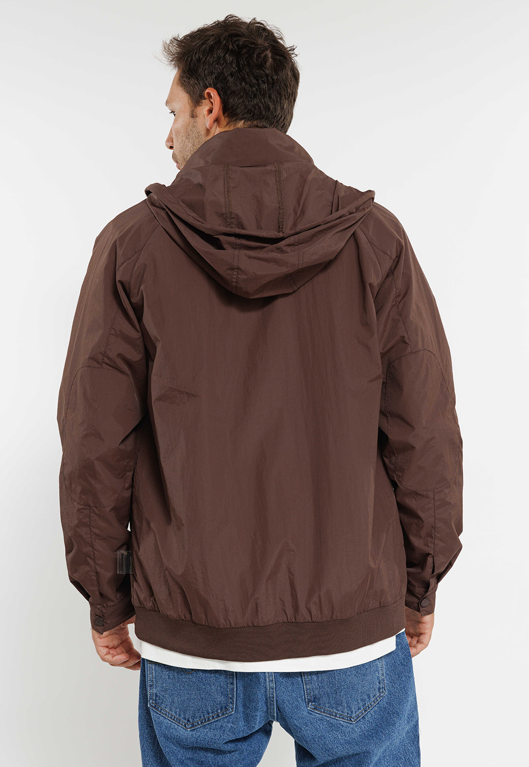 מעיל רוח קל לגבר בצבע חום