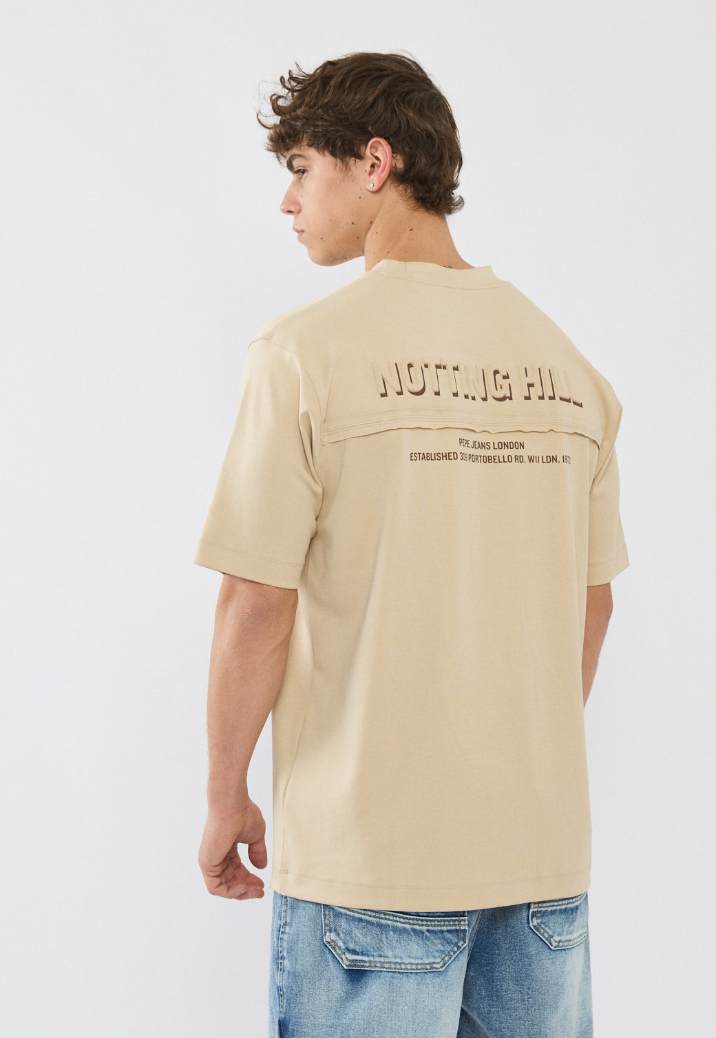 טי-שירט לגברים בצבע בז' עם לוגו