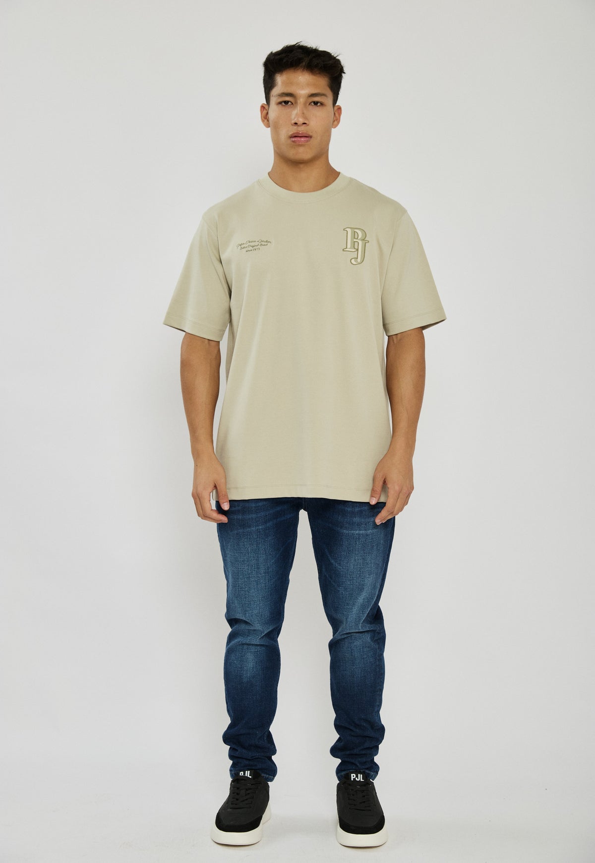 טי שירט Pepe Jeans לגברים בצבע בז' בהיר עם לוגו מונוגרמה בחזה