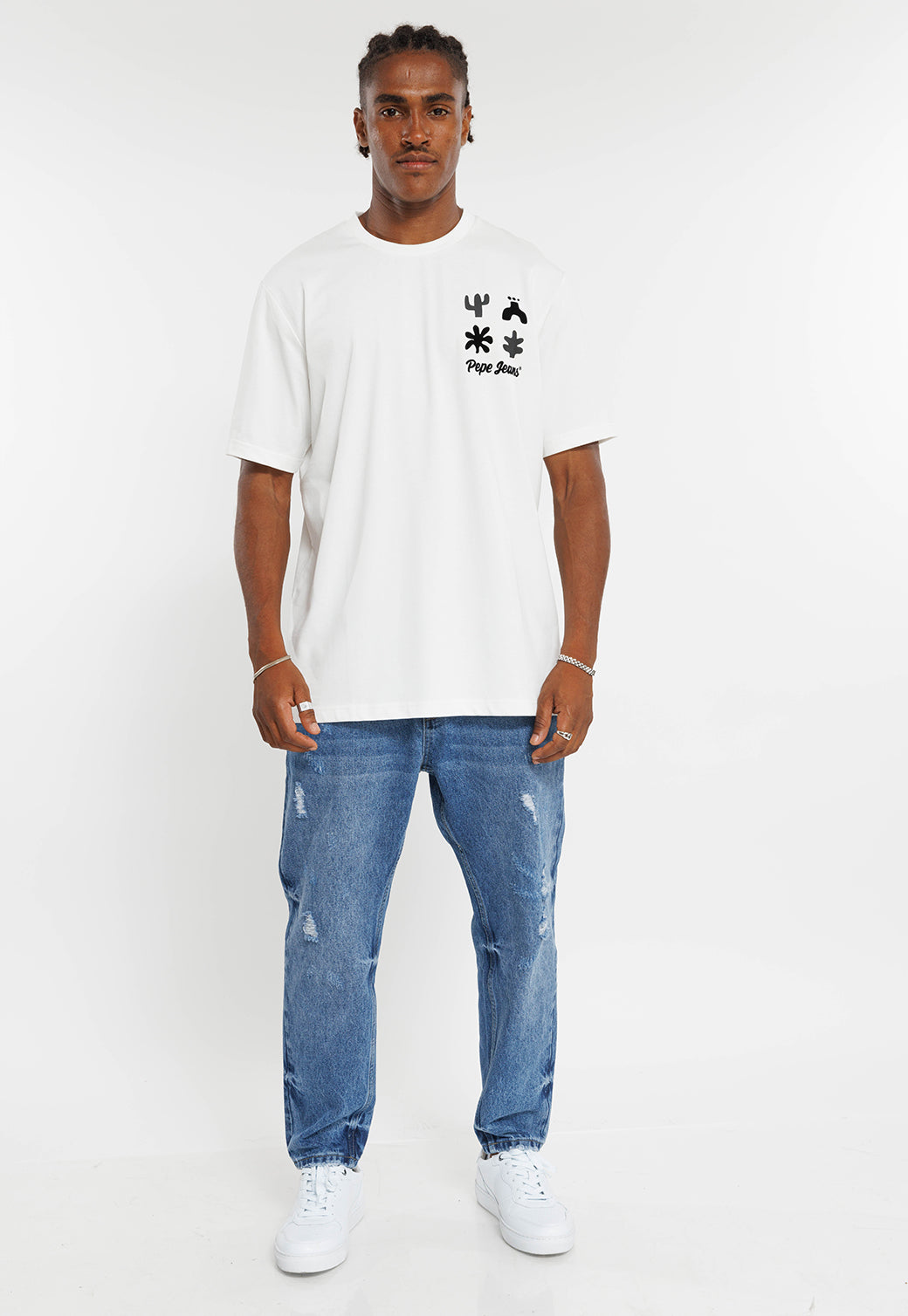 טי שירט רחבה עם הדפס בצבע לבן