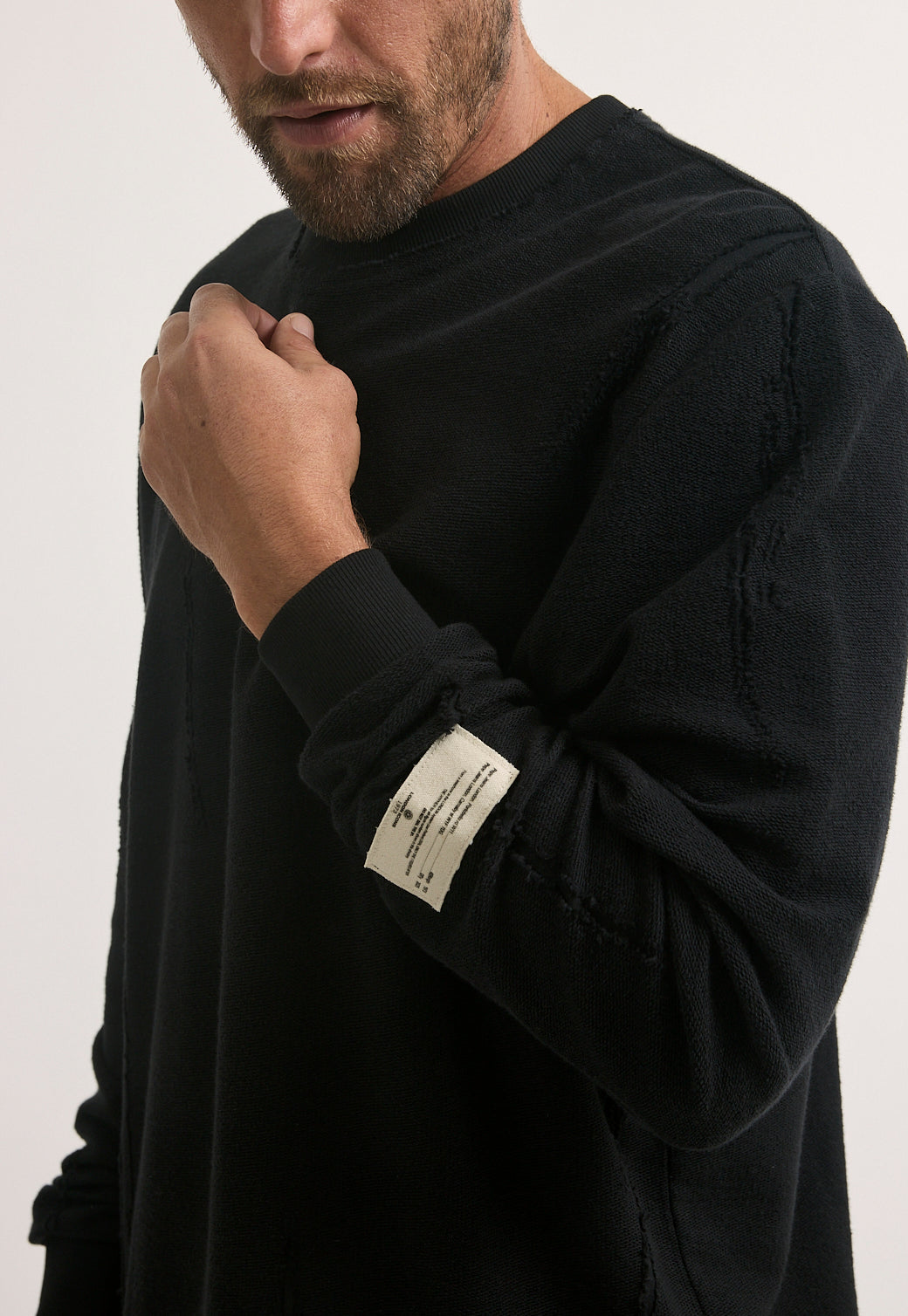 חולצה ארוכת שרוול לגברים בצבע שחור