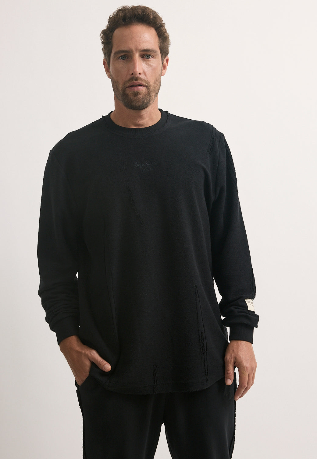 חולצה ארוכת שרוול לגברים בצבע שחור