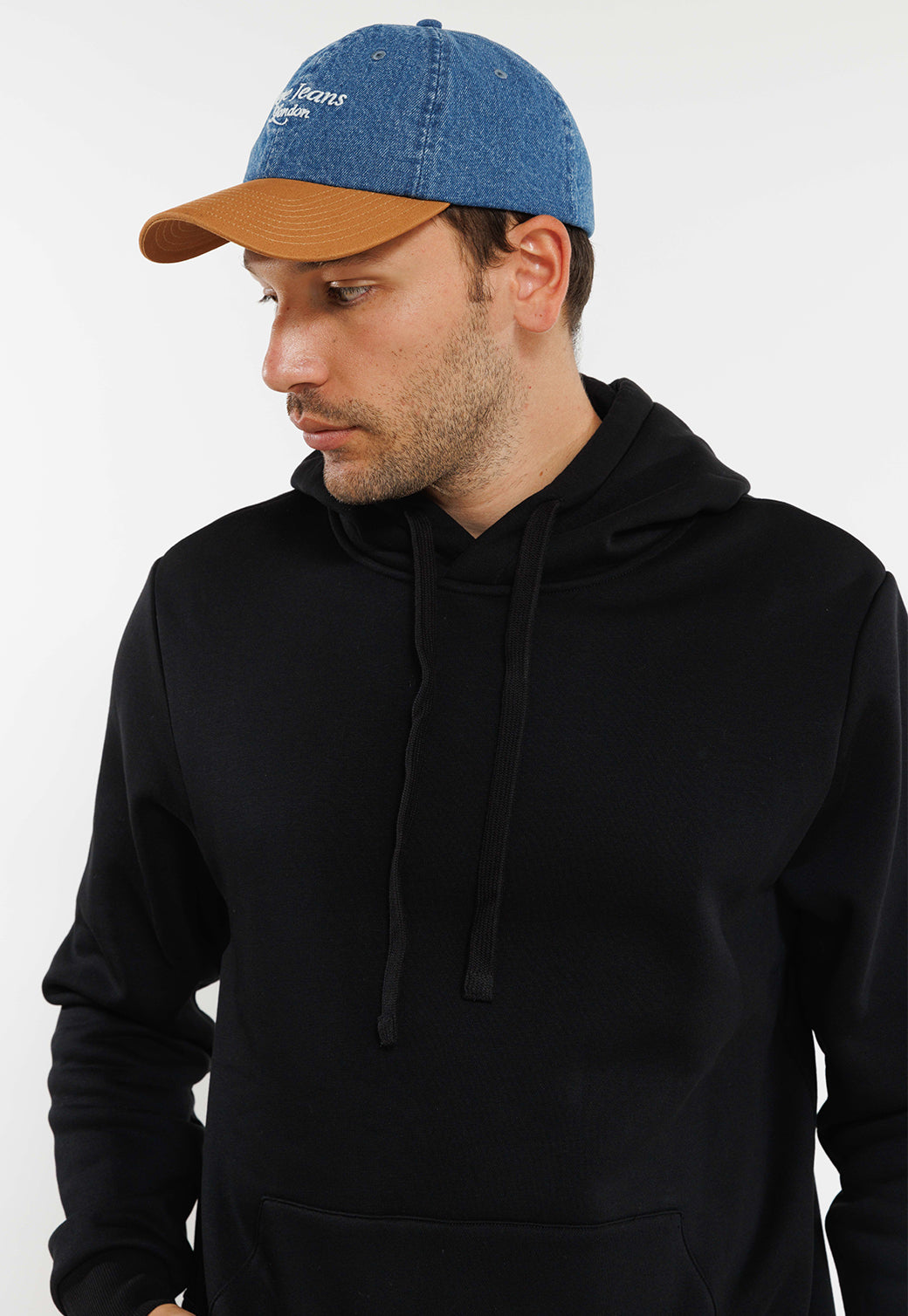 קפוצ'ון עם הדפס אחורי SOF בצבע שחור