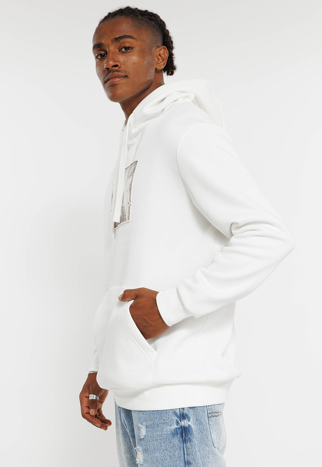 קפוצ'ון עם הדפס מרובע לגברים בצבע לבן