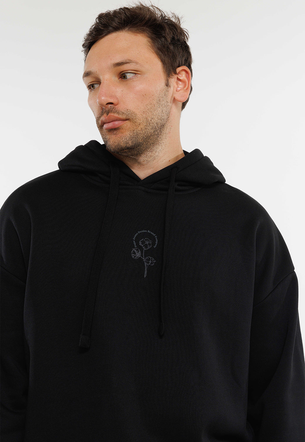 קפוצ'ון JEAN עם הדפס בגב בצבע שחור