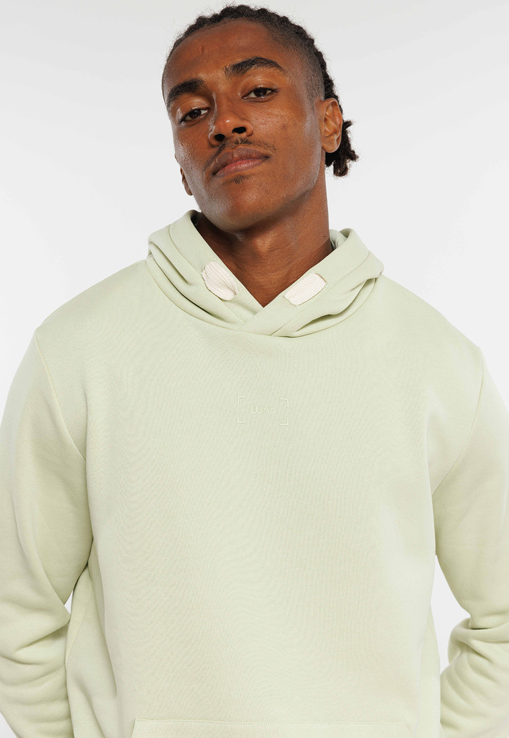 קפוצ'ון קלאסי לגברים בצבע ירוק בהיר